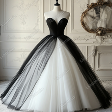 Load image into Gallery viewer, Custom Classic Ivory Black Tulle Strapless Wedding Evening Prom Formal Lace Up Back Princess Dress C-2.39
