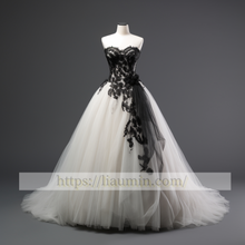 Load image into Gallery viewer, White Tulle and Black Lace Applique Strapless A Line Wedding Dress Bridal Gown Prom Princess Dress Custom Size W5-2.64