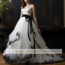 Load image into Gallery viewer, Hand made White And Black Strapless Lace Up Back Wedding Dress Bridal Gown Princess Dress W5-3.5