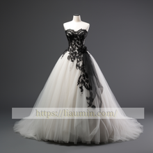 Load image into Gallery viewer, White Tulle and Black Lace Applique Strapless A Line Wedding Dress Bridal Gown Prom Princess Dress Custom Size W5-2.64
