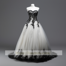 Load image into Gallery viewer, White Tulle and Black Lace Applique Strapless A Line Full Length Wedding Dress Bridal Gown Prom Princess Dress Custom Size W5-2.65
