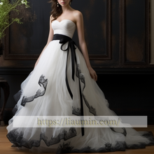 Load image into Gallery viewer, Hand made White And Black Strapless Lace Up Back Wedding Dress Bridal Gown Princess Dress W5-3.5
